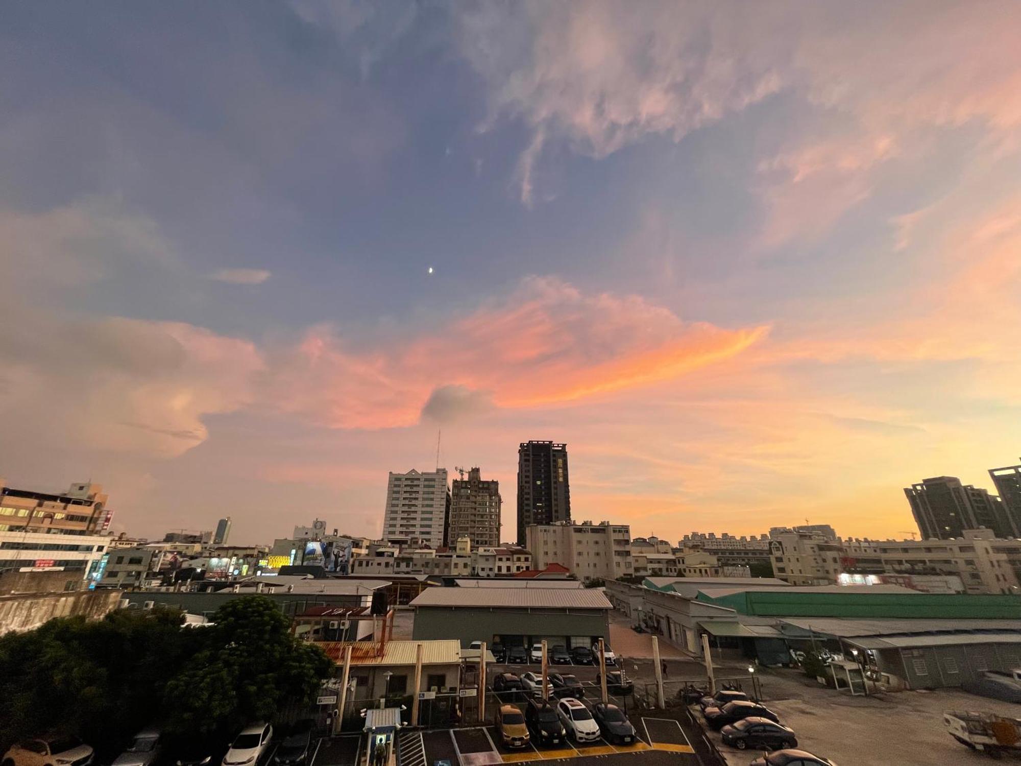 Moment Inn Tainan Dış mekan fotoğraf
