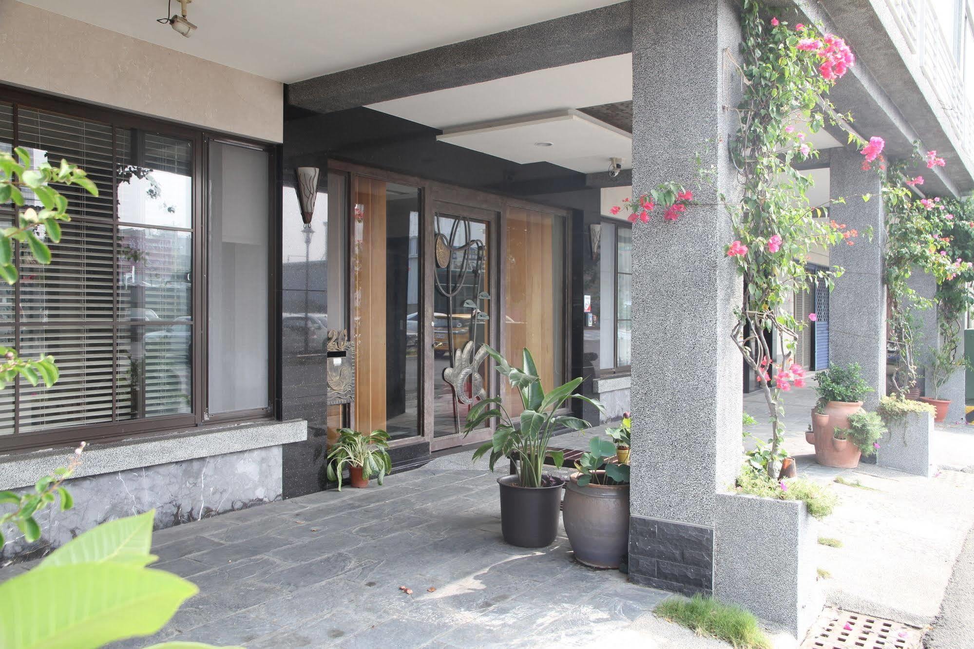 Moment Inn Tainan Dış mekan fotoğraf